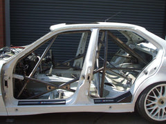 kit de jaula de seguridad multipunto T45 Step 2 internacional de 4 puertas BMW E36. Certificado por la FIA