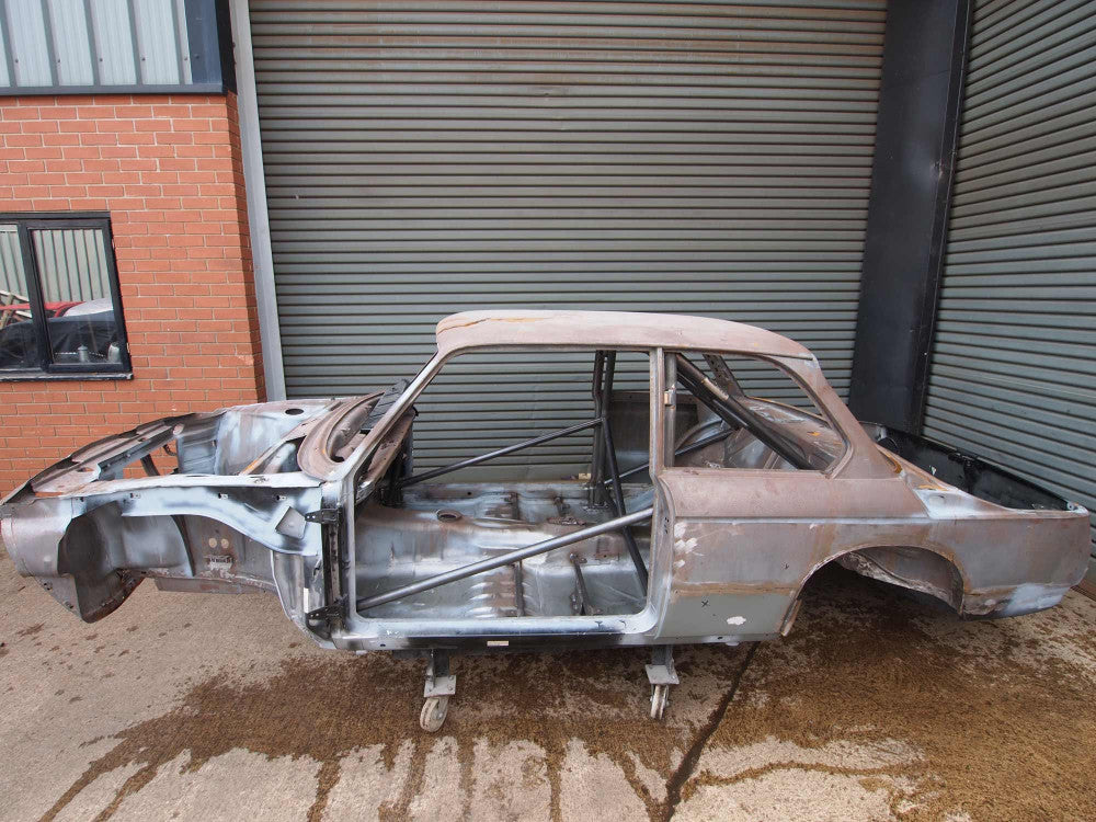 kit de jaula de seguridad T45 histórico BMW 2002. certificado por el apéndice K de la FIA