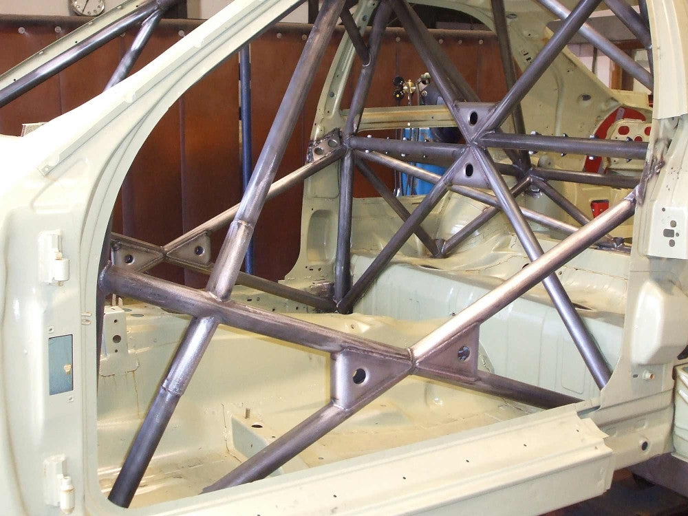 Kit de jaula de seguridad multipunto T45 Compact International BMW E36. Certificado por la FIA