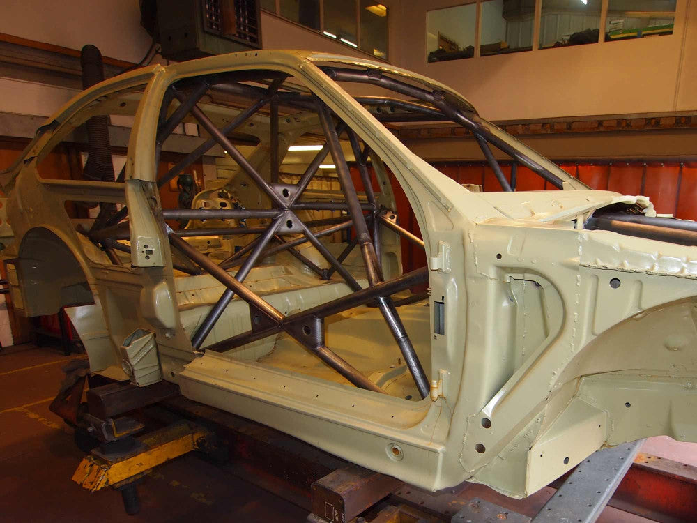 Kit de jaula de seguridad multipunto T45 Compact International BMW E36. Certificado por la FIA