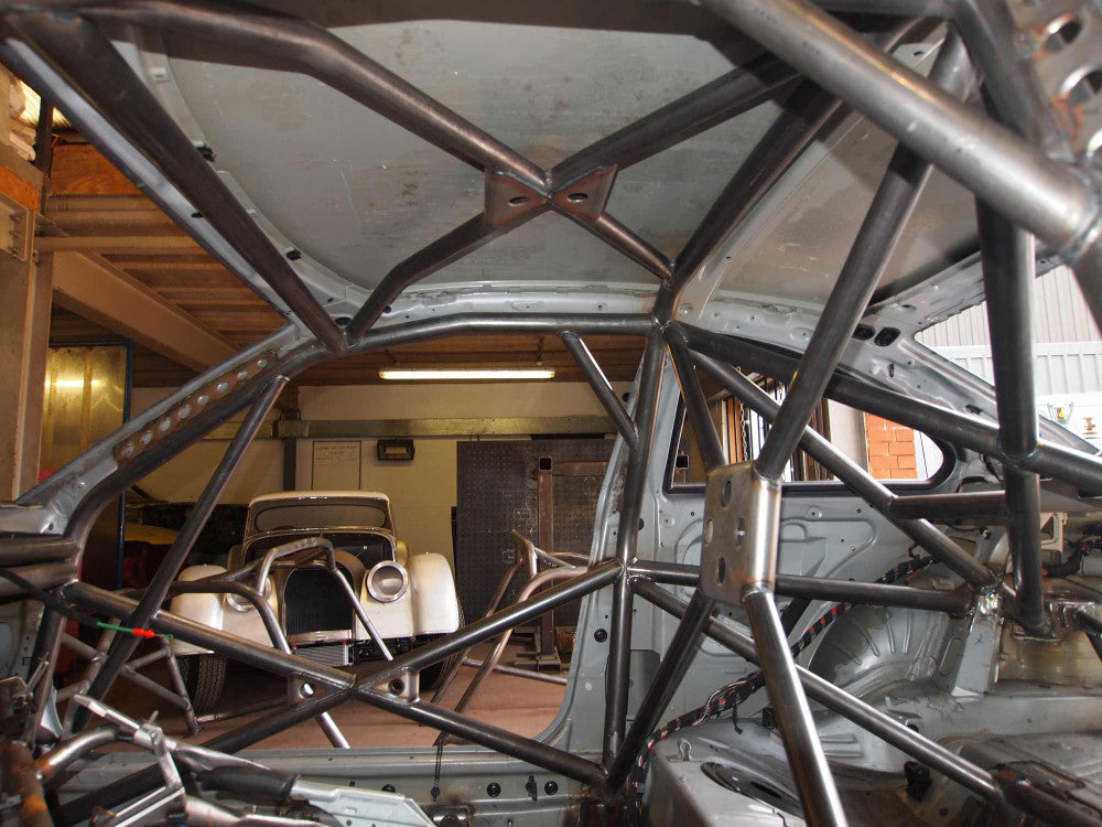 kit de jaula de seguridad Multipoint T45 de 2 puertas para BMW E46. Certificado por la FIA