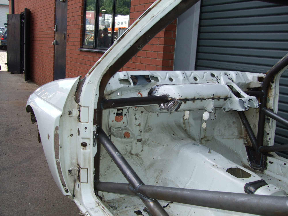 kit de jaula de seguridad multipunto T45 FORD Escort Cosworth Internacional. Certificado por la FIA