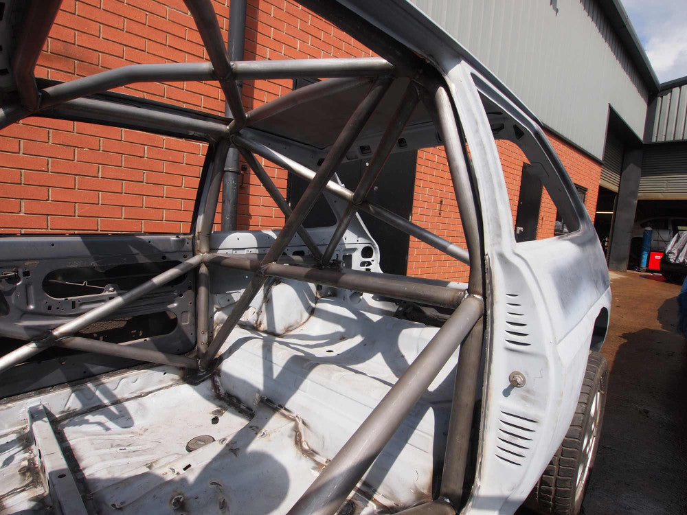 kit de jaula de seguridad multipunto T45 para FORD Fiesta Mk1/Mk2. Certificado por la FIA