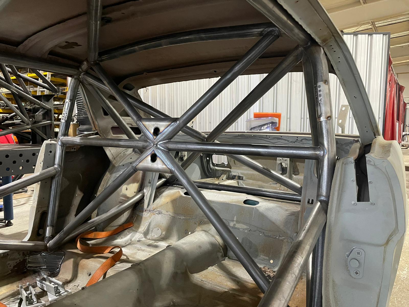 kit de jaula de seguridad FORD Mustang Notchback International T45. Certificado por la FIA