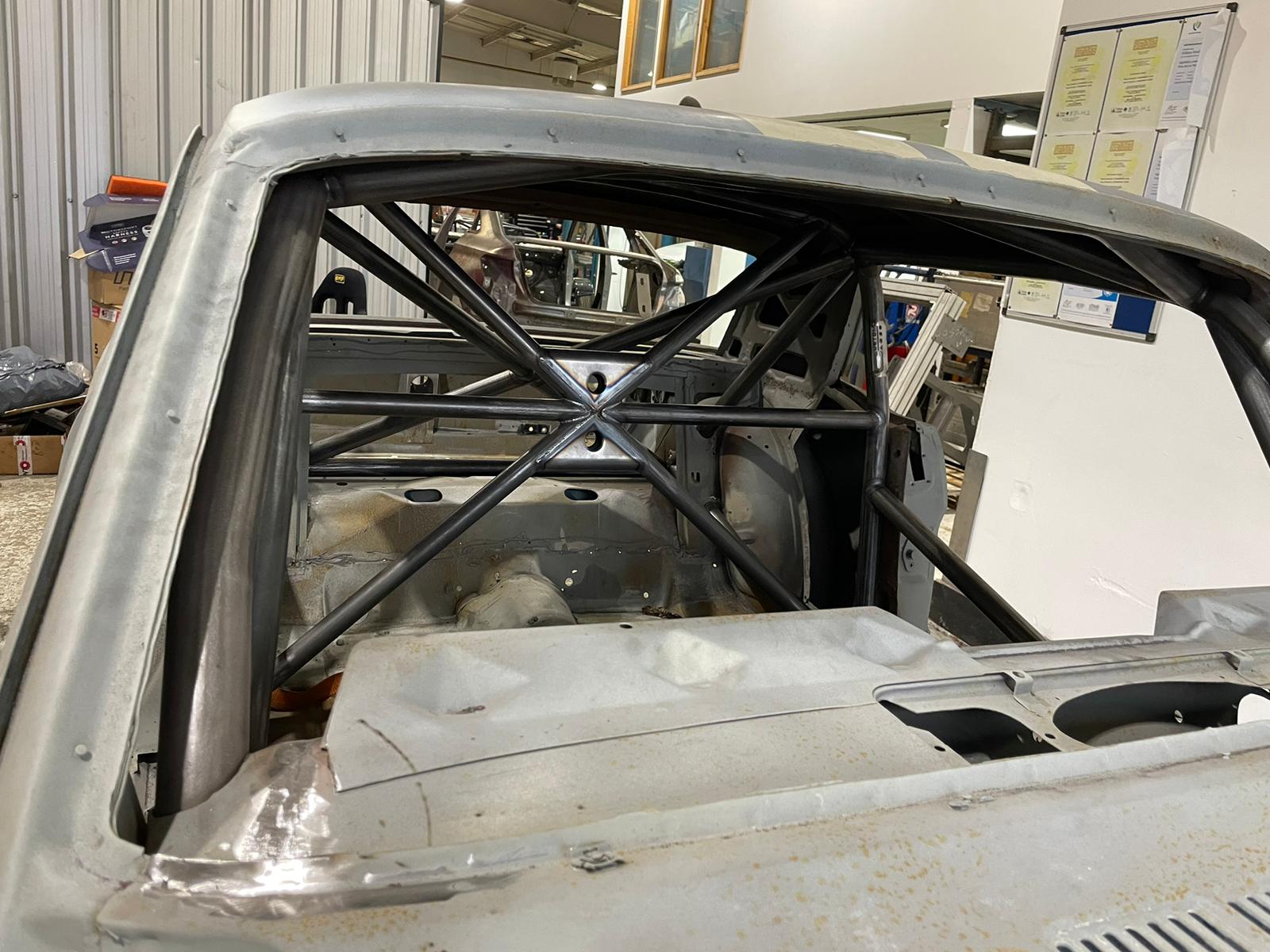 kit de jaula de seguridad FORD Mustang Notchback International T45. Certificado por la FIA