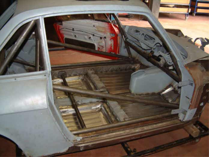 Kit de jaula de seguridad T45 histórico LANCIA Fulvia. Cumple con el Anexo K de MS UK