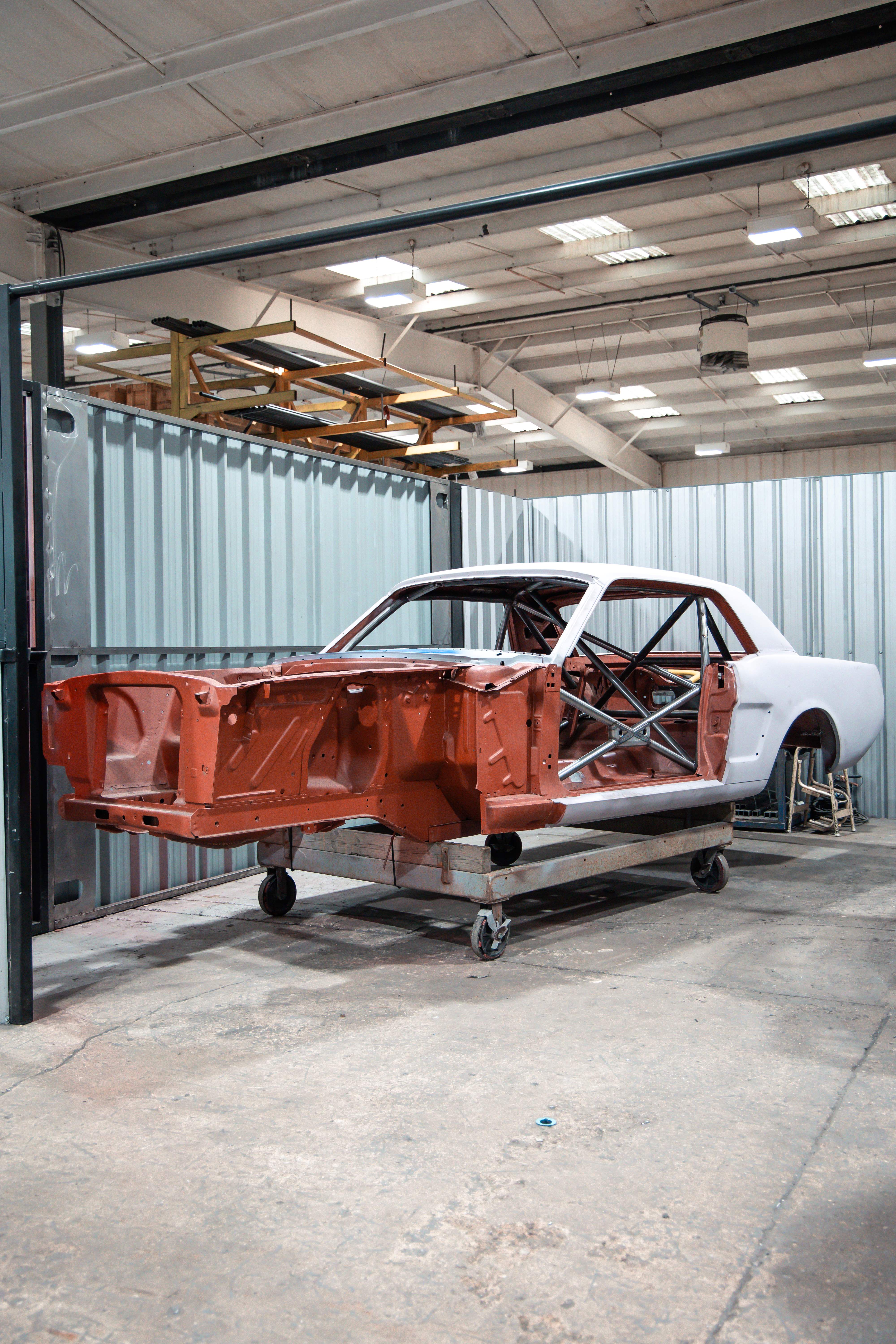 kit de jaula de seguridad FORD Mustang International Historic T45. Certificado por la FIA