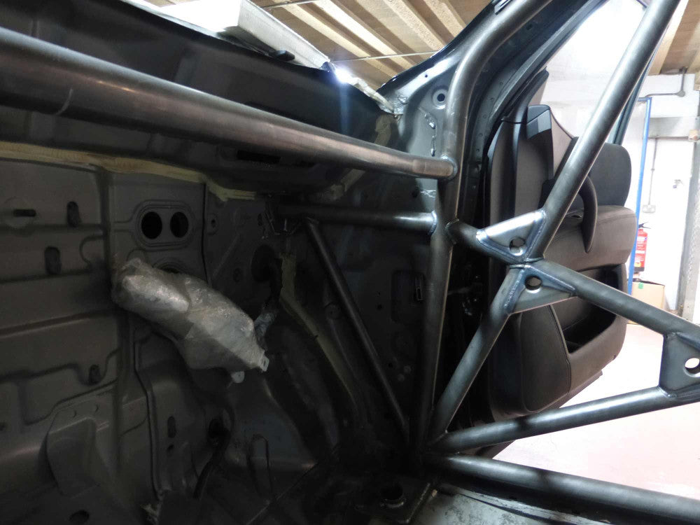 Kit de jaula de seguridad multipunto T45 para NISSAN Patrol Y62 Internacional. Certificado por la FIA