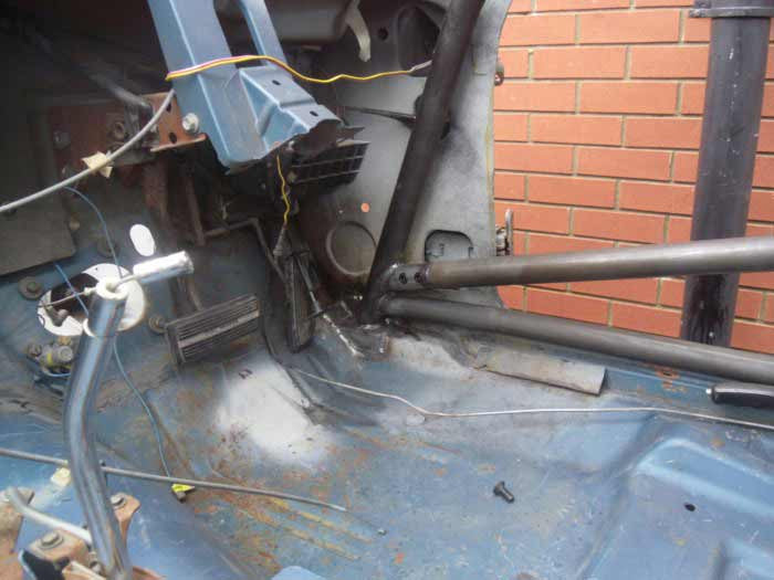 Kit de jaula antivuelco para VALIANT Charger Historic T45. Cumple con el Apéndice K de MS UK.