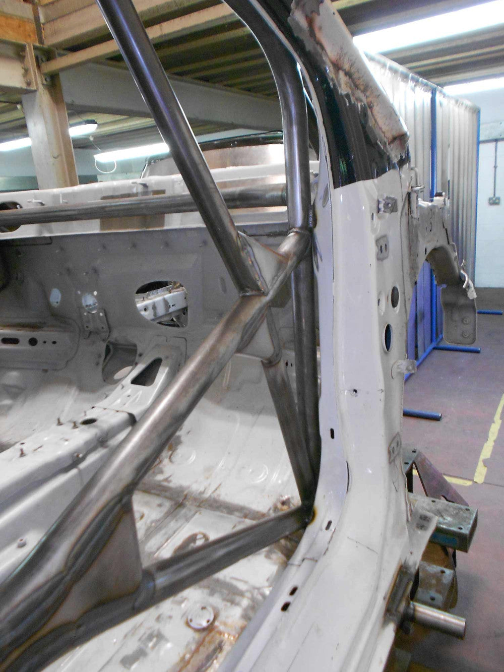 Kit de jaula antivuelco VAUXHALL Adam International Multipoint T45. Certificado por la FIA.