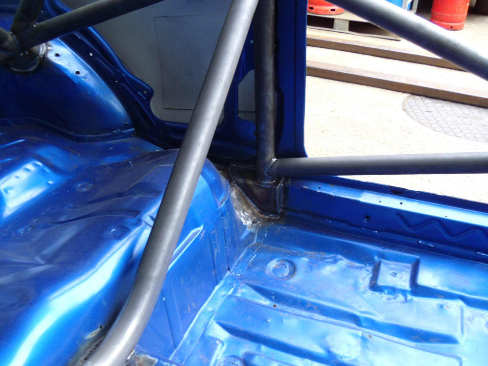 Kit de jaula antivuelco para VAUXHALL Corsa B International Multipoint T45. Certificado por la FIA/MSUK.