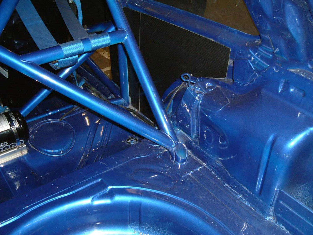 Kit de jaula antivuelco multipunto internacional T45 para Volkswagen Golf Mk4 R32. Certificado por la FIA.