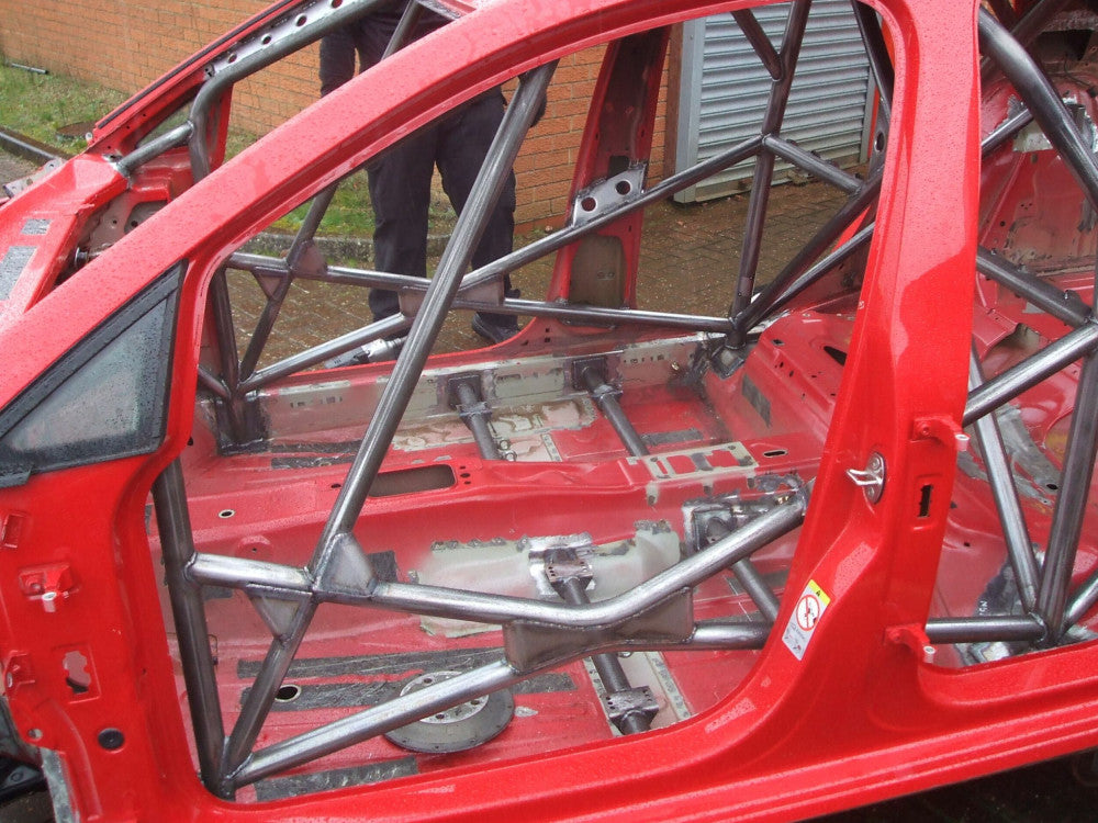 Kit de jaula antivuelco Multipoint T45 para VOLKSWAGEN Golf Mk7 con certificación FIA 