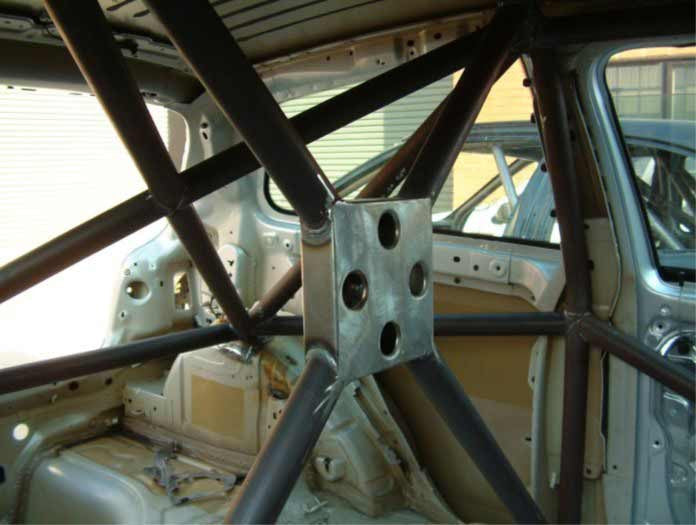 Kit de jaula antivuelco multipunto internacional T45 para Volkswagen Polo 94-99 MK3 Tipo 6N. Certificado por la FIA.